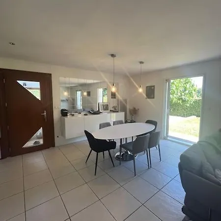 Villa Authentique Avec Piscine, Jardin